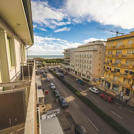 Grand Prix Hotel 3*