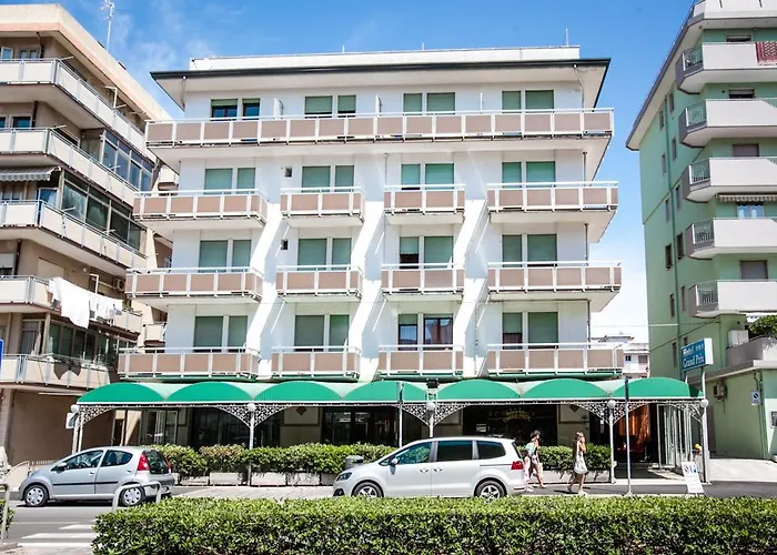 Grand Prix Hotel 3*