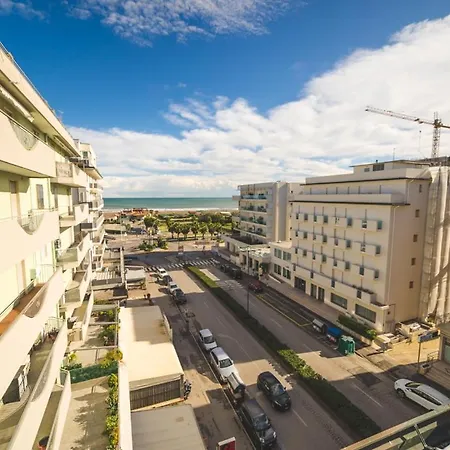 Grand Prix Hotel 3*