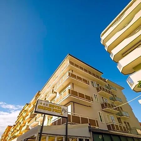 Grand Prix Hotel