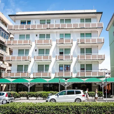 Grand Prix Hotel 3*
